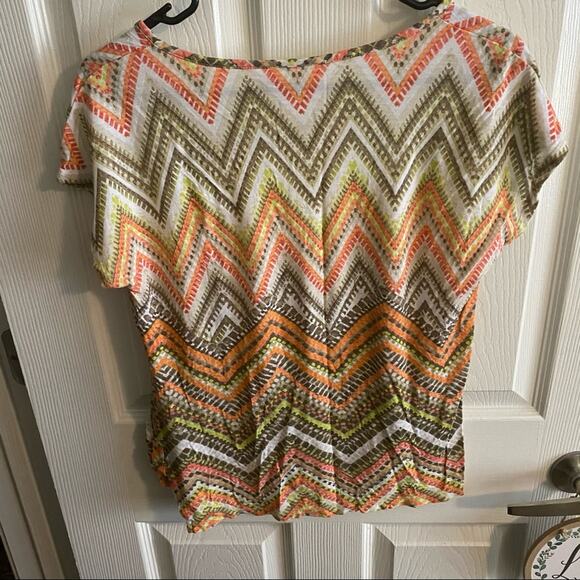 Chico’s Multicolor Chevron Print Top Women's Size Medium / 8 (Chico's 1) - Picture 8 of 9